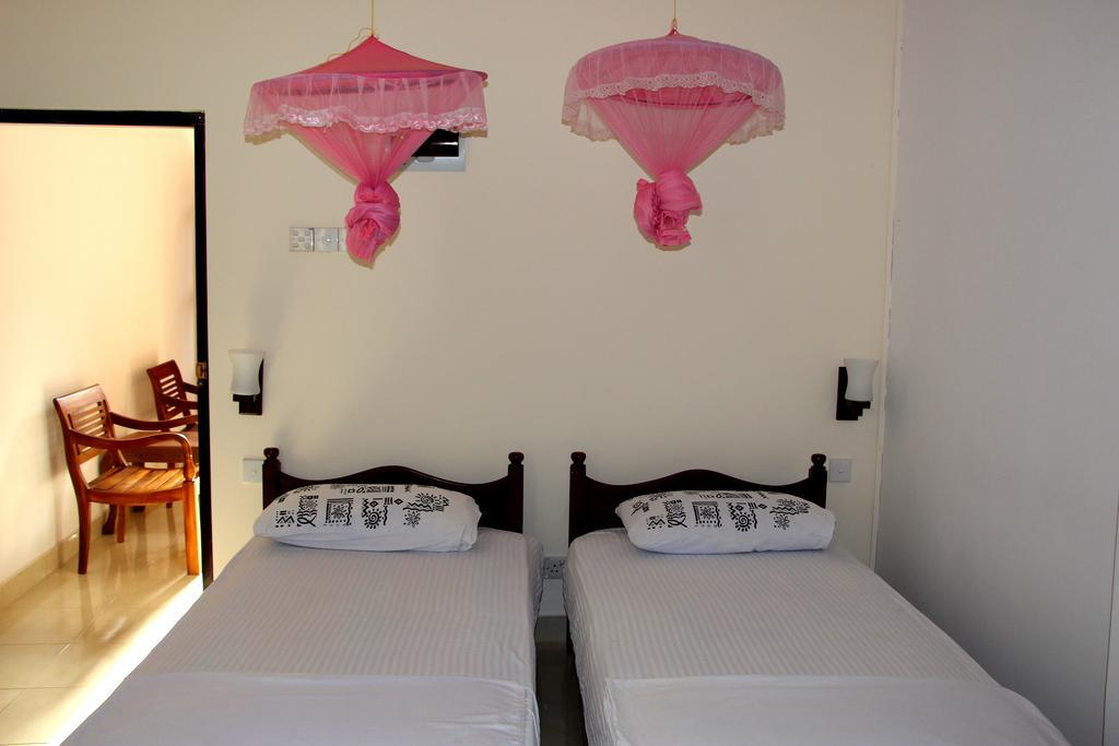 Holiday Guest Inn เนกอมโบ ภายนอก รูปภาพ
