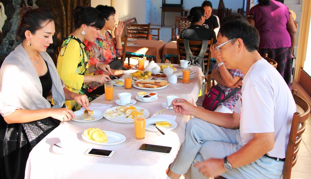Holiday Guest Inn เนกอมโบ ภายนอก รูปภาพ